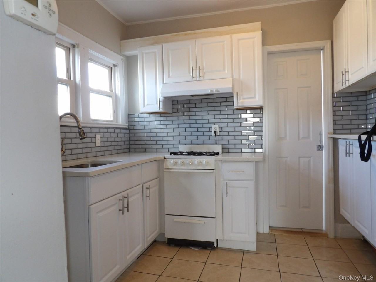 170 N Wellwood Ave - Photo 3 of 11