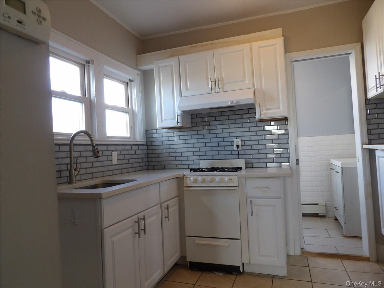 170 N Wellwood Ave - Photo 4 of 11