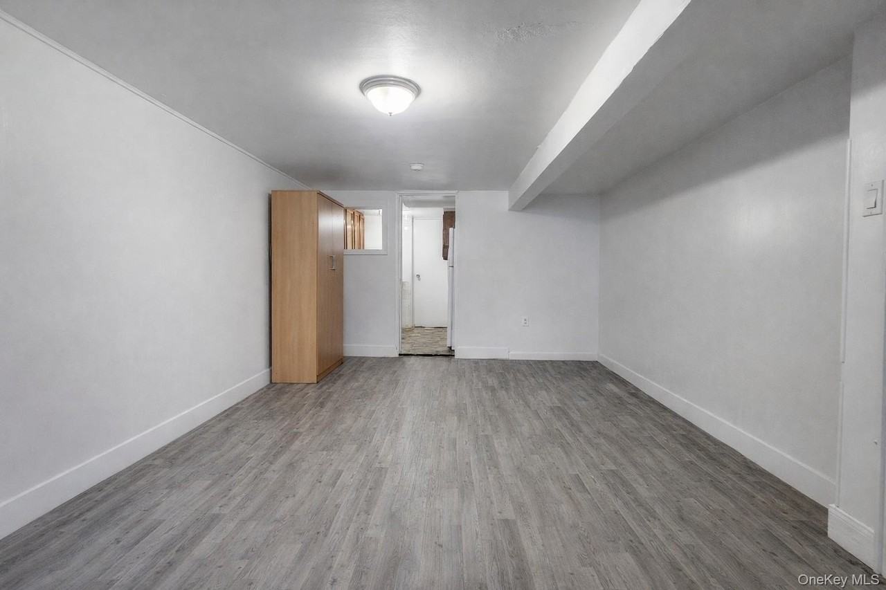 2119 29th St - Photo 3 of 5