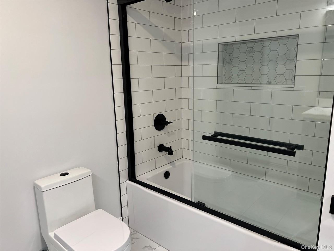 10 Wild Oaks Rd Apt 122 - Photo 4 of 11