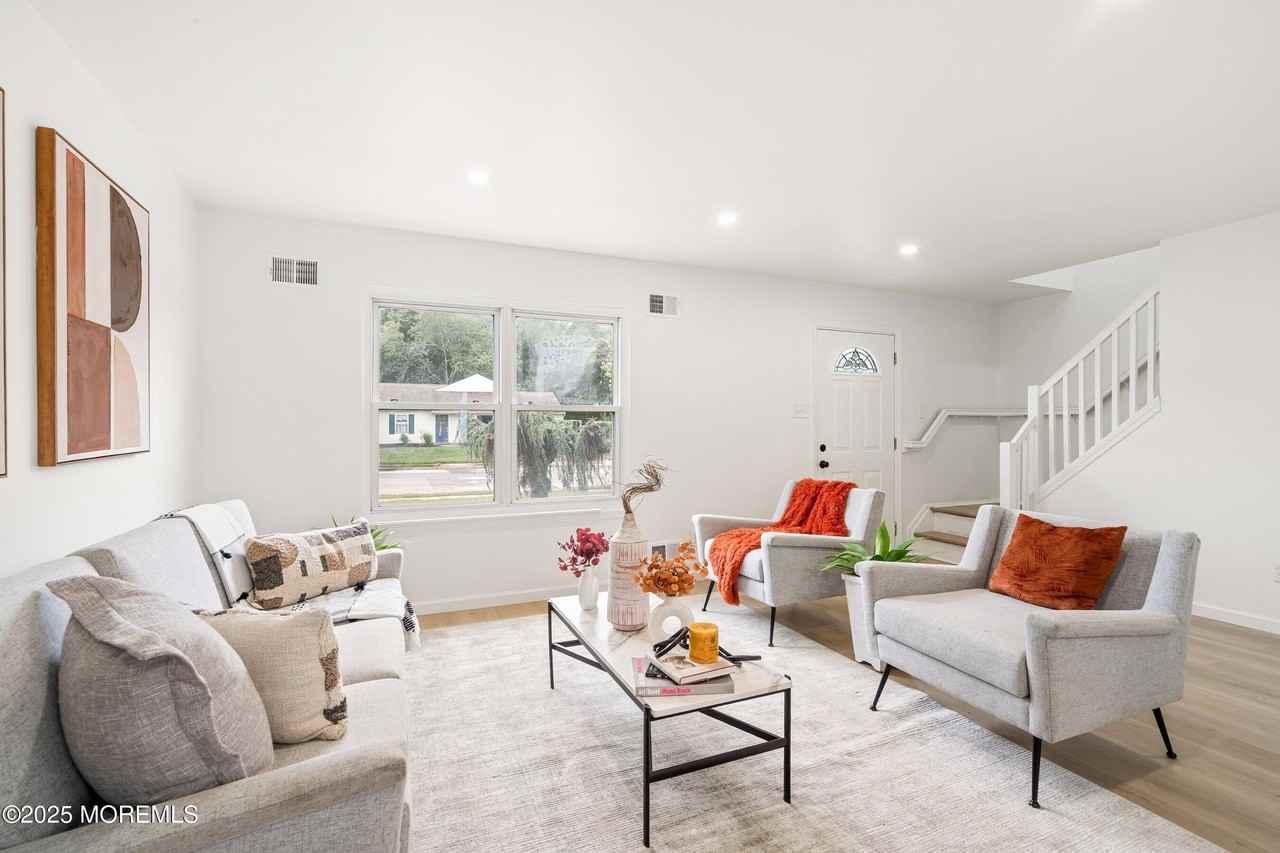 944 Yellowbank Rd - Photo 4 of 33