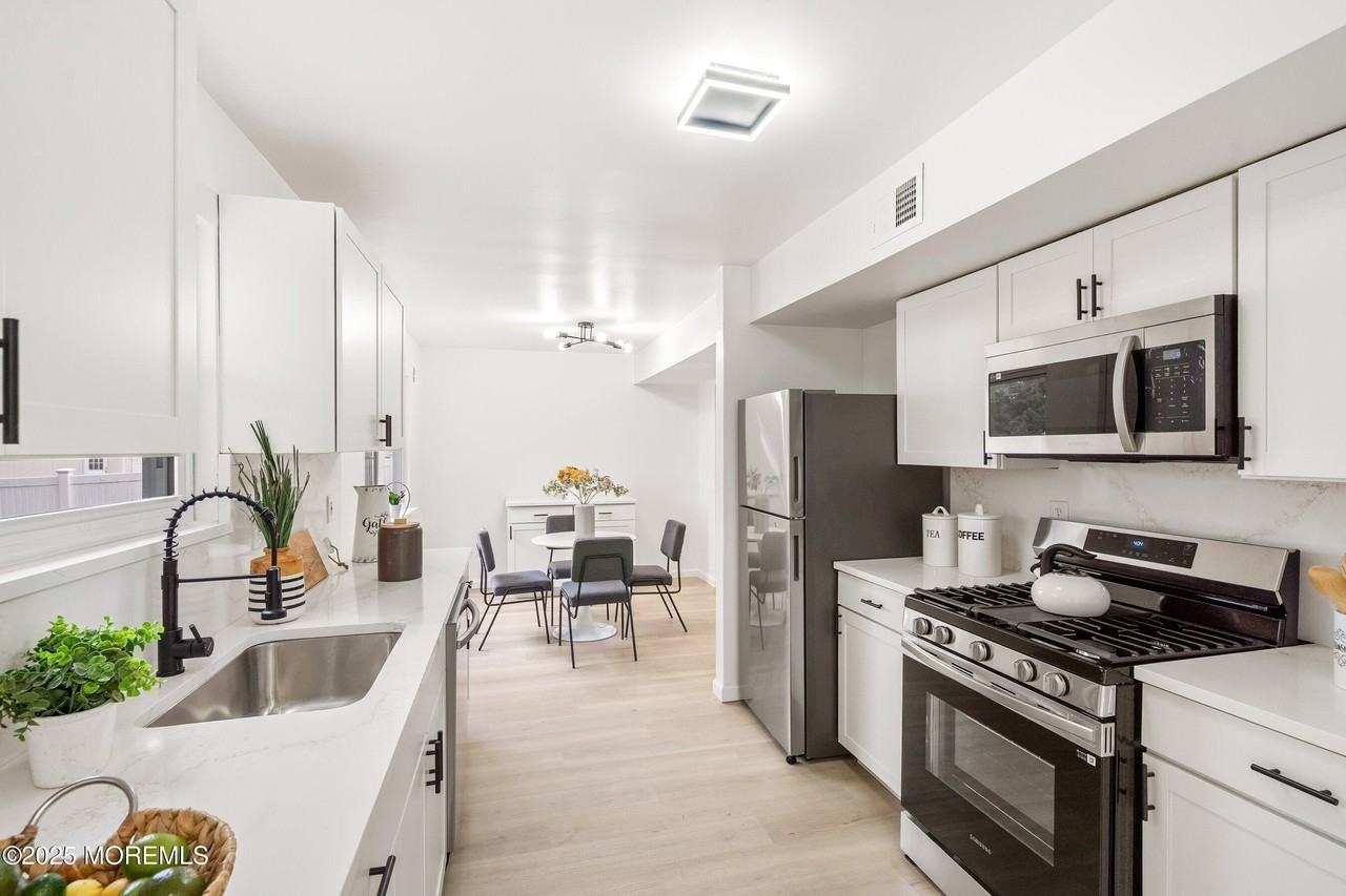 944 Yellowbank Rd - Photo 6 of 33