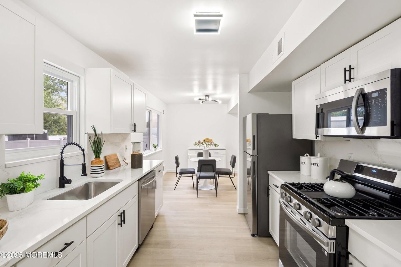 944 Yellowbank Rd - Photo 7 of 33