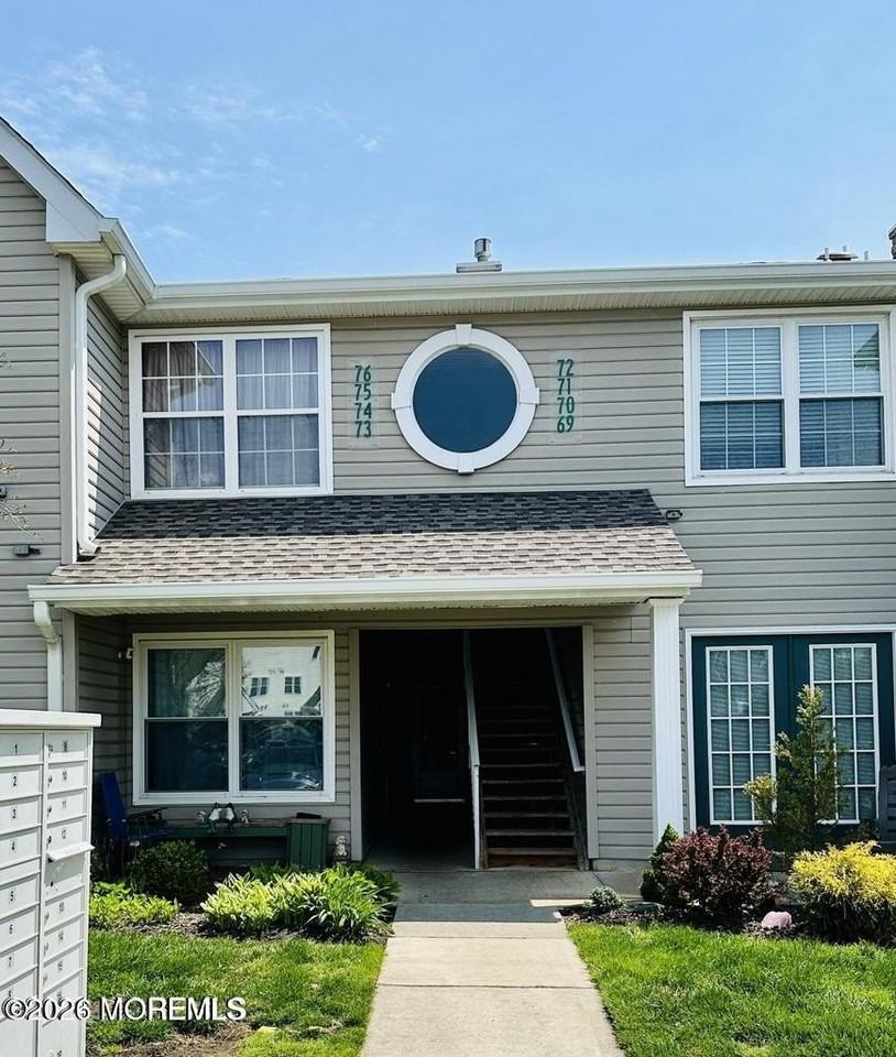 76 Des Moines Ct - Photo 2 of 19