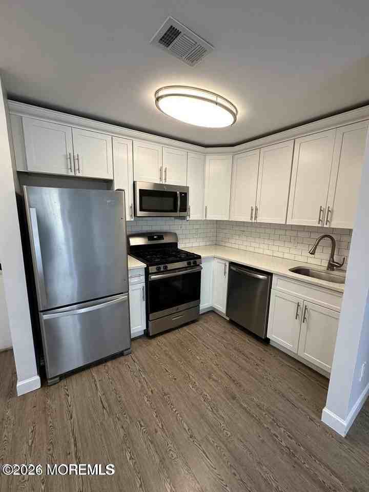 76 Des Moines Ct - Photo 3 of 19