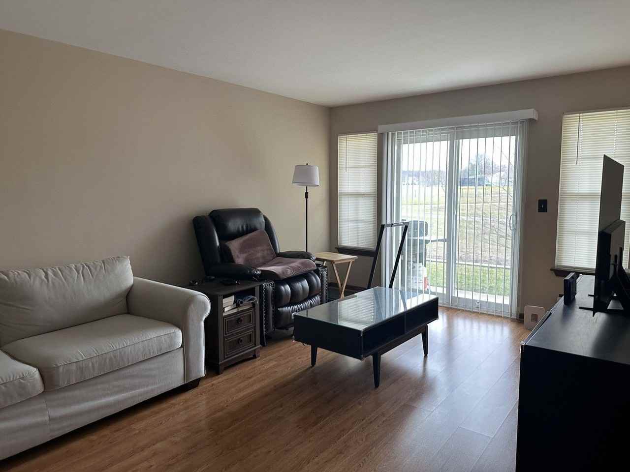 633 W Streamwood Blvd Unit A - Photo 2 of 8