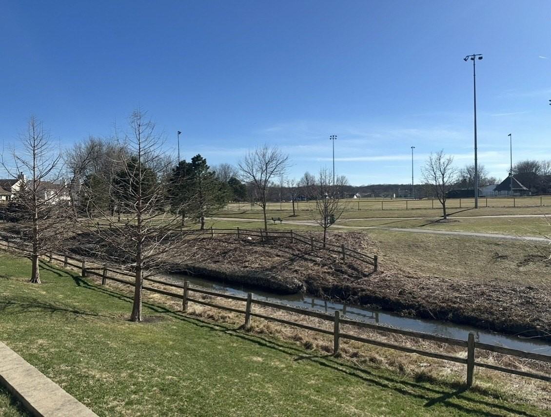 633 W Streamwood Blvd Unit A - Photo 4 of 8