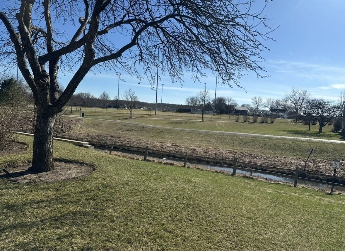 633 W Streamwood Blvd Unit A - Photo 6 of 8