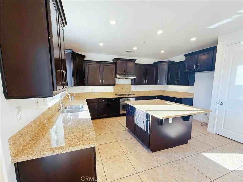 6870 Tourmaline Dr - Photo 4 of 15