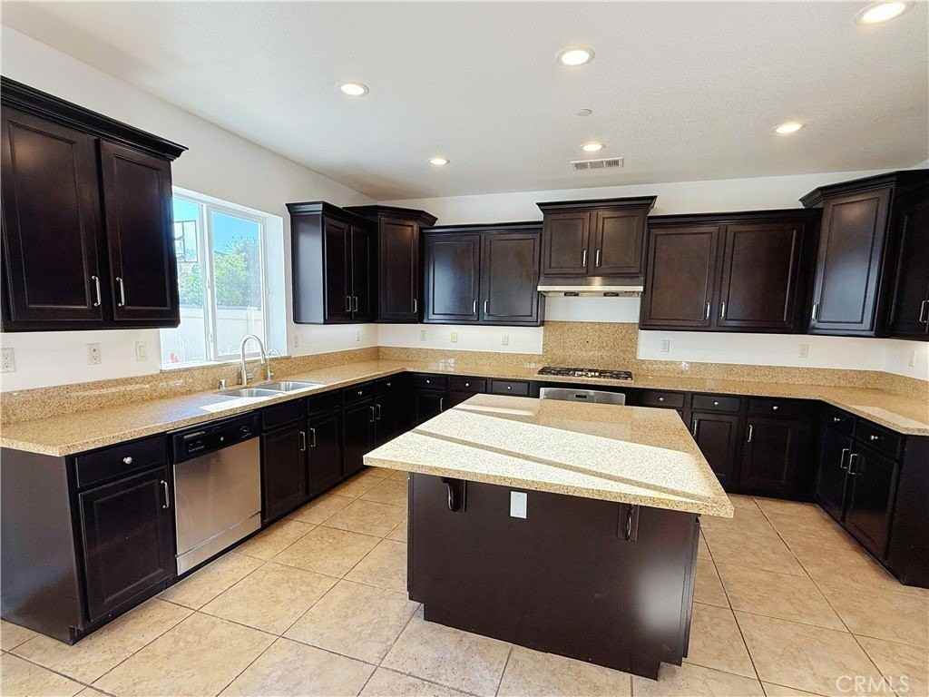 6870 Tourmaline Dr - Photo 5 of 15