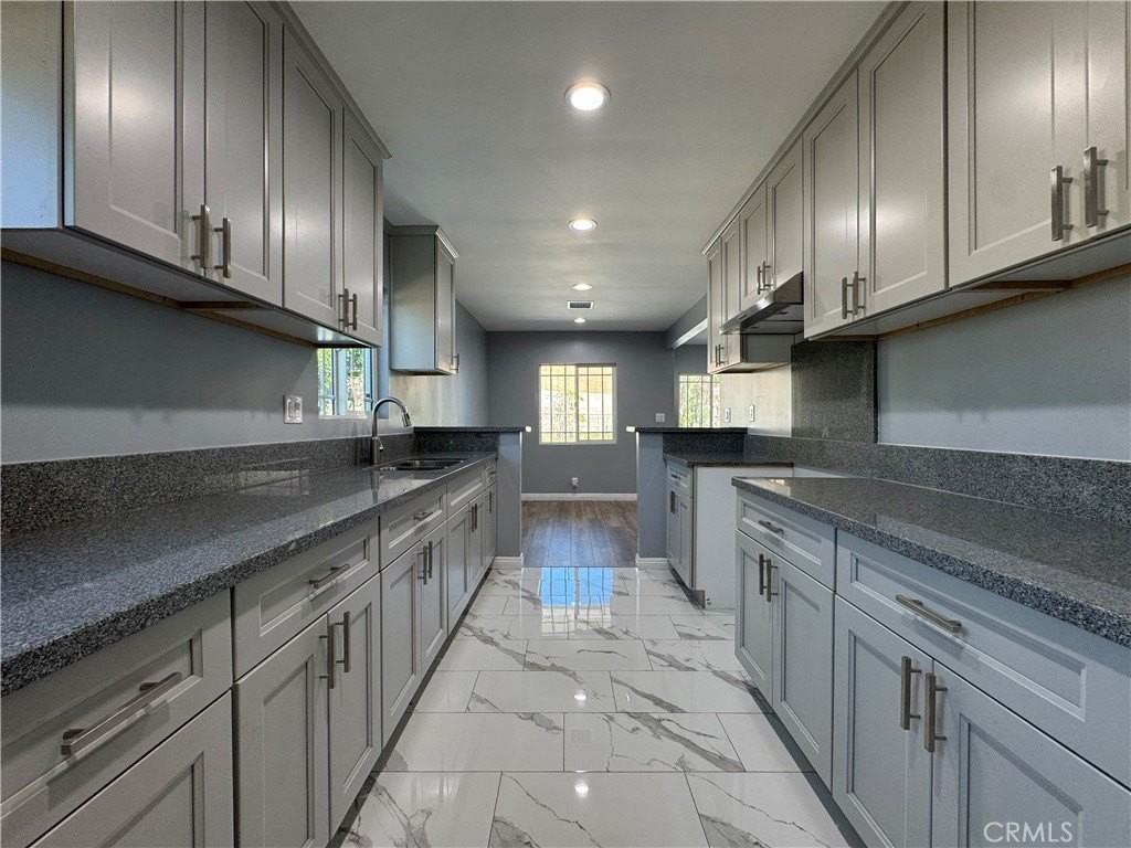 7611 Bloomington Ave - Photo 6 of 26