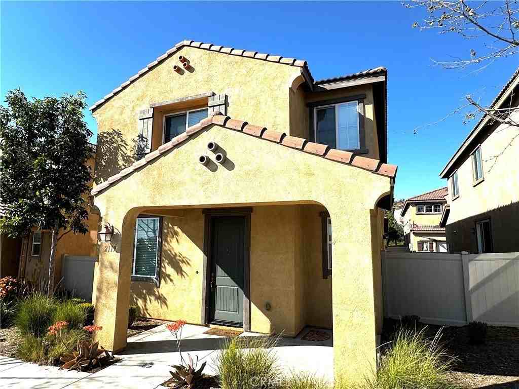 2119 Lavender Ln - Photo 2 of 19