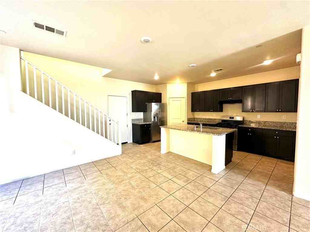 2119 Lavender Ln - Photo 4 of 19