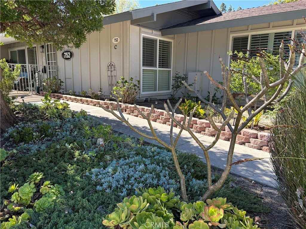 752 Avenida Majorca #C - Photo 3 of 28