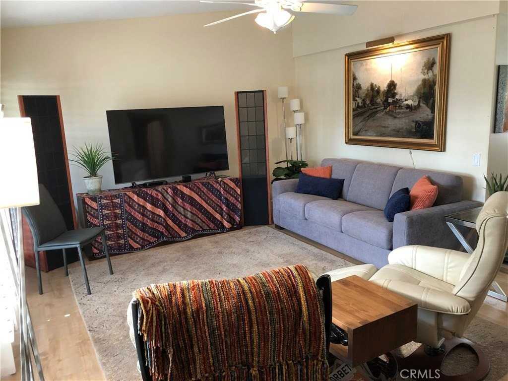 752 Avenida Majorca #C - Photo 5 of 28