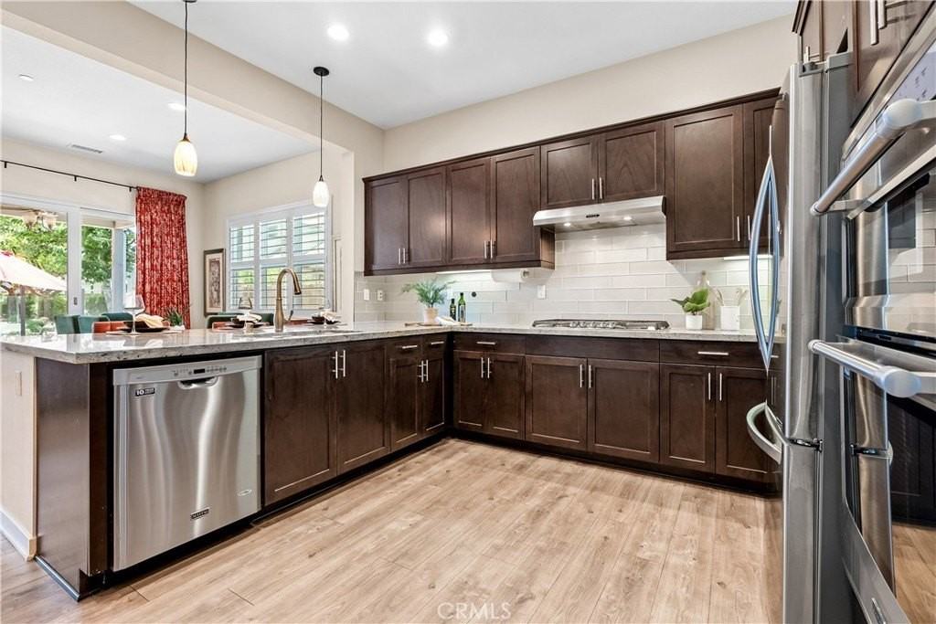 138 Listo St - Photo 6 of 50