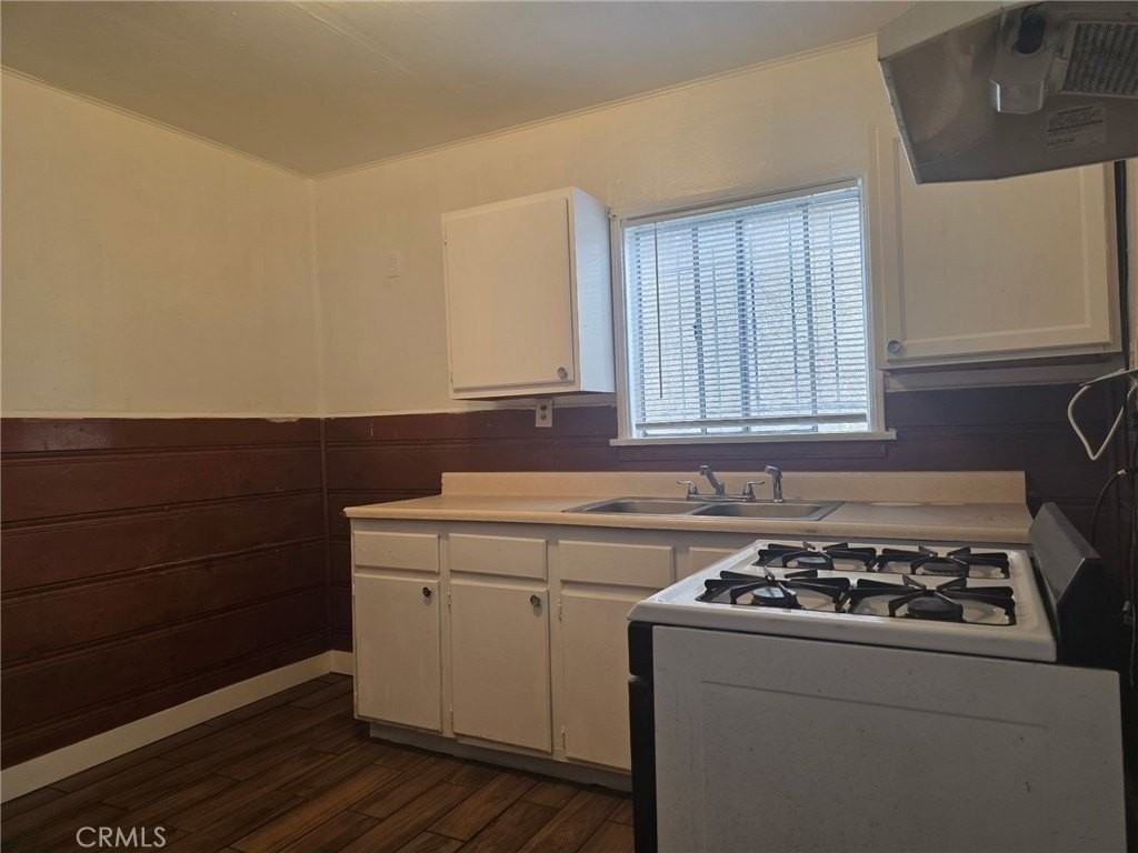 220 S Pannes Ave #3 - Photo 3 of 4