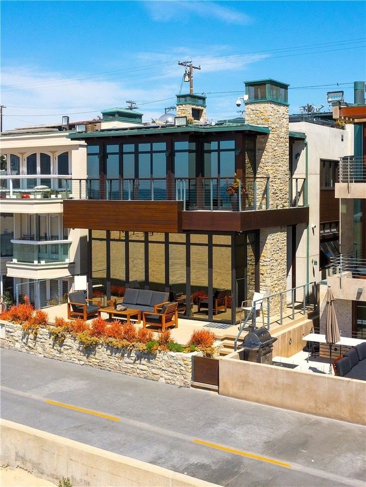 3124 The Strand - Photo 2 of 23