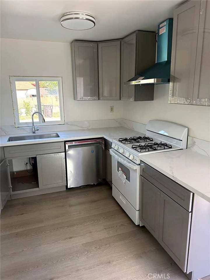 8717 Tilmont Ave - Photo 2 of 12