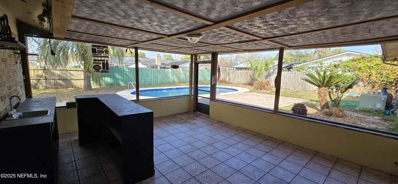 2314 Oakdale Dr E - Photo 4 of 35