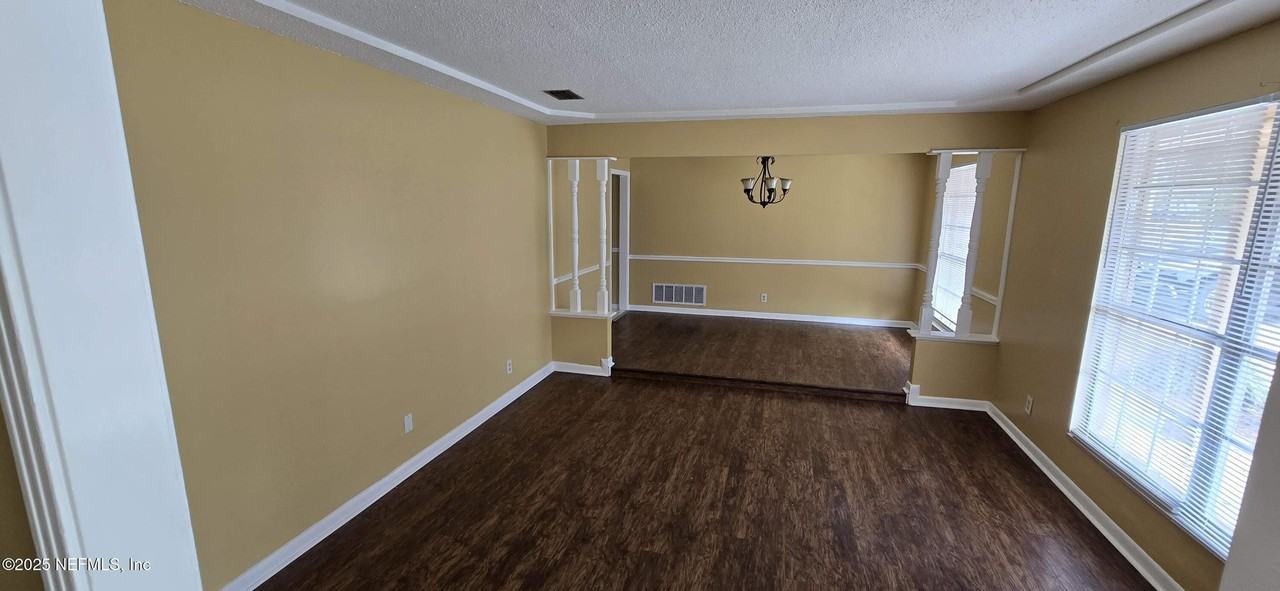 2314 Oakdale Dr E - Photo 6 of 35