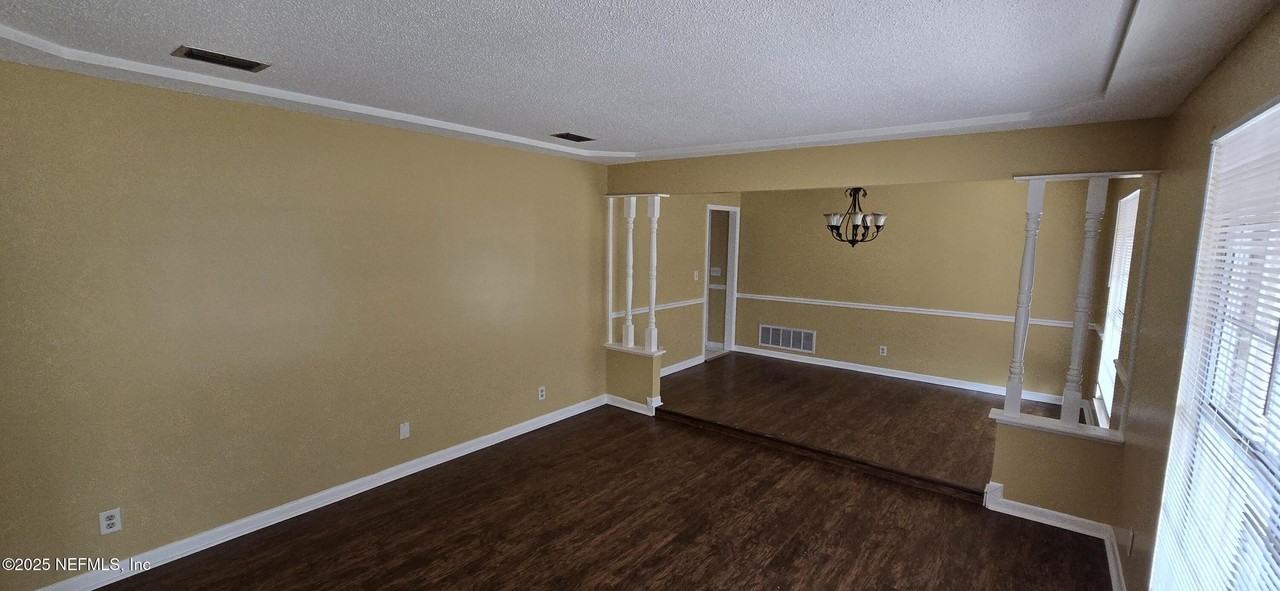 2314 Oakdale Dr E - Photo 7 of 35