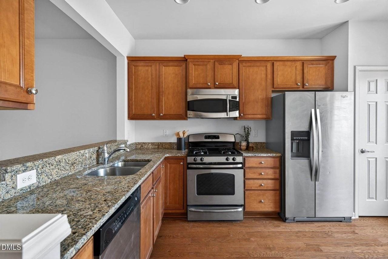 4054 Yellowfield Way - Photo 7 of 31