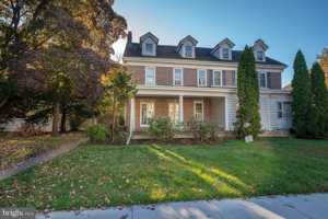 featured image of 709 E 20th St