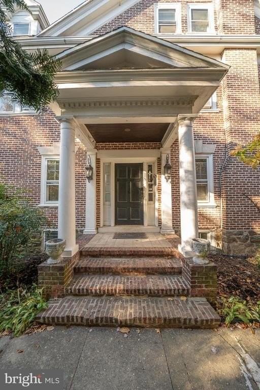 709 E 20th St - Photo 4 of 50