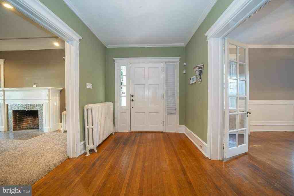 709 E 20th St - Photo 5 of 50