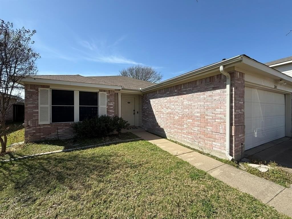 2841 Bluffs Ct - Photo 2 of 17