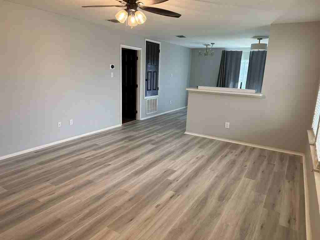 2841 Bluffs Ct - Photo 7 of 17