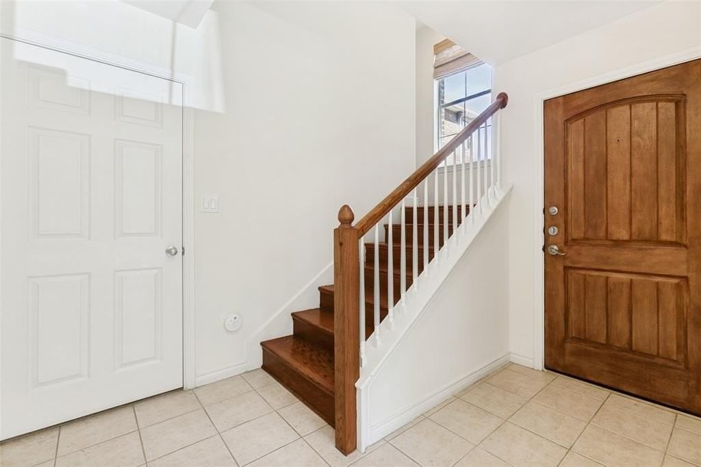 2112 Grove Park Ln - Photo 3 of 13