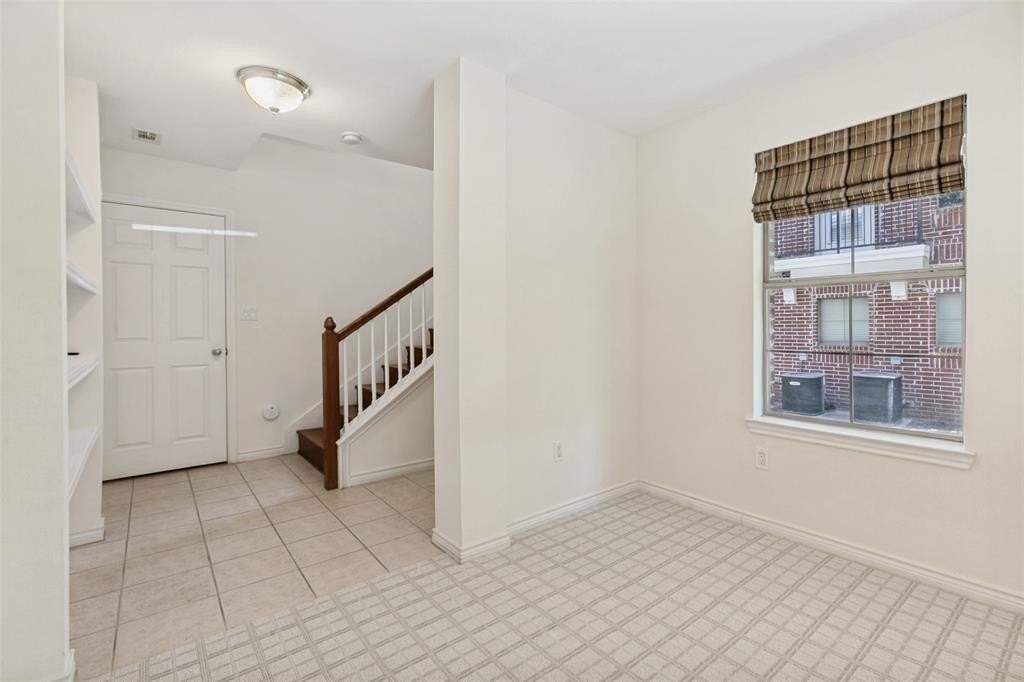 2112 Grove Park Ln - Photo 4 of 13