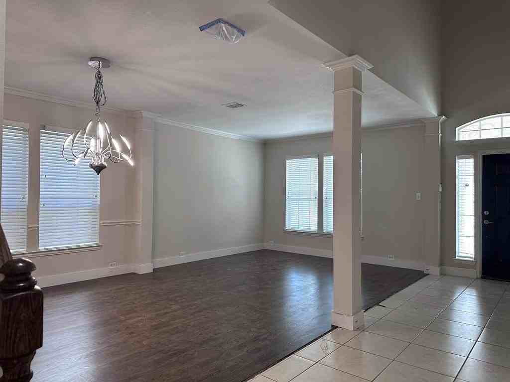 4912 Derbyshire Dr - Photo 4 of 16