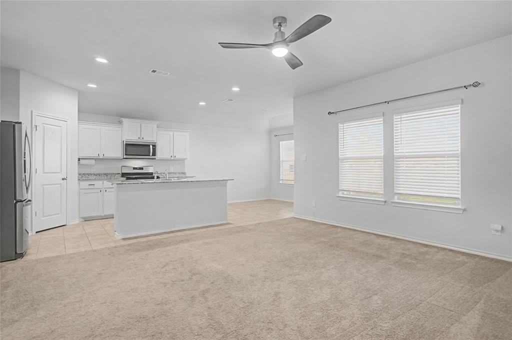 724 Basteen Ln - Photo 4 of 37