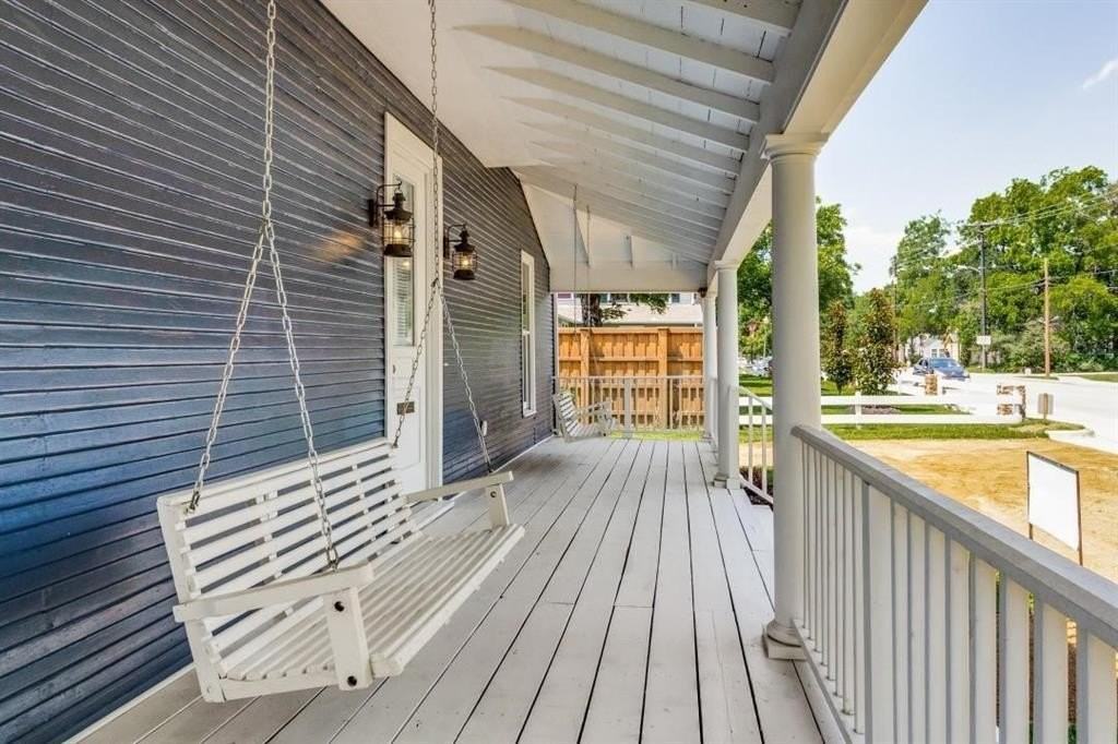 608 S Dooley St - Photo 2 of 38