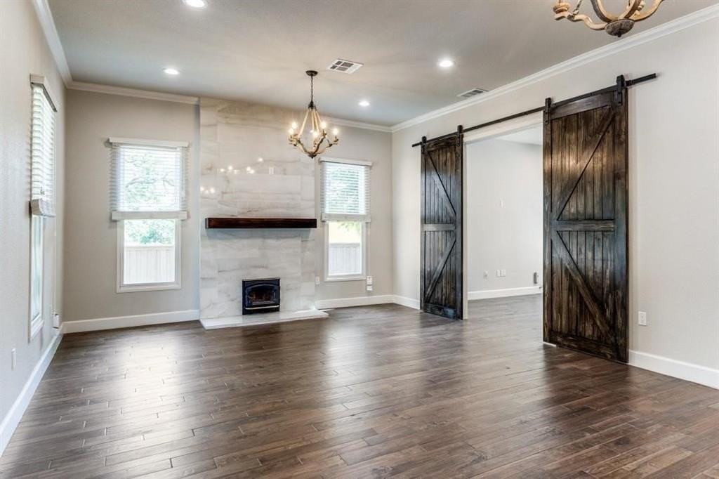 608 S Dooley St - Photo 4 of 38