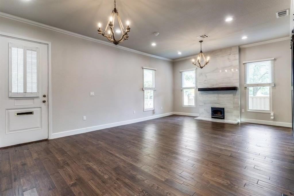 608 S Dooley St - Photo 7 of 38