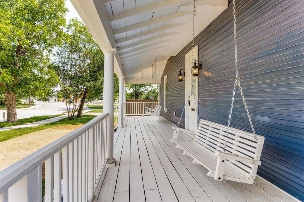 608 S Dooley St - Photo 4 of 38