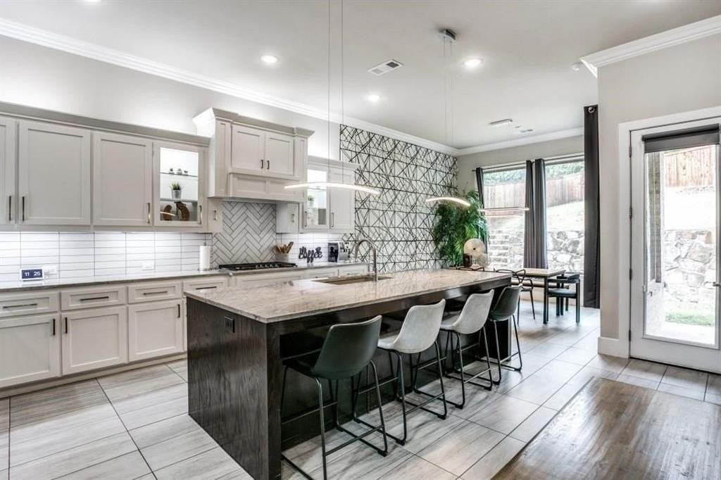 6813 Woodland Hills Dr - Photo 4 of 26