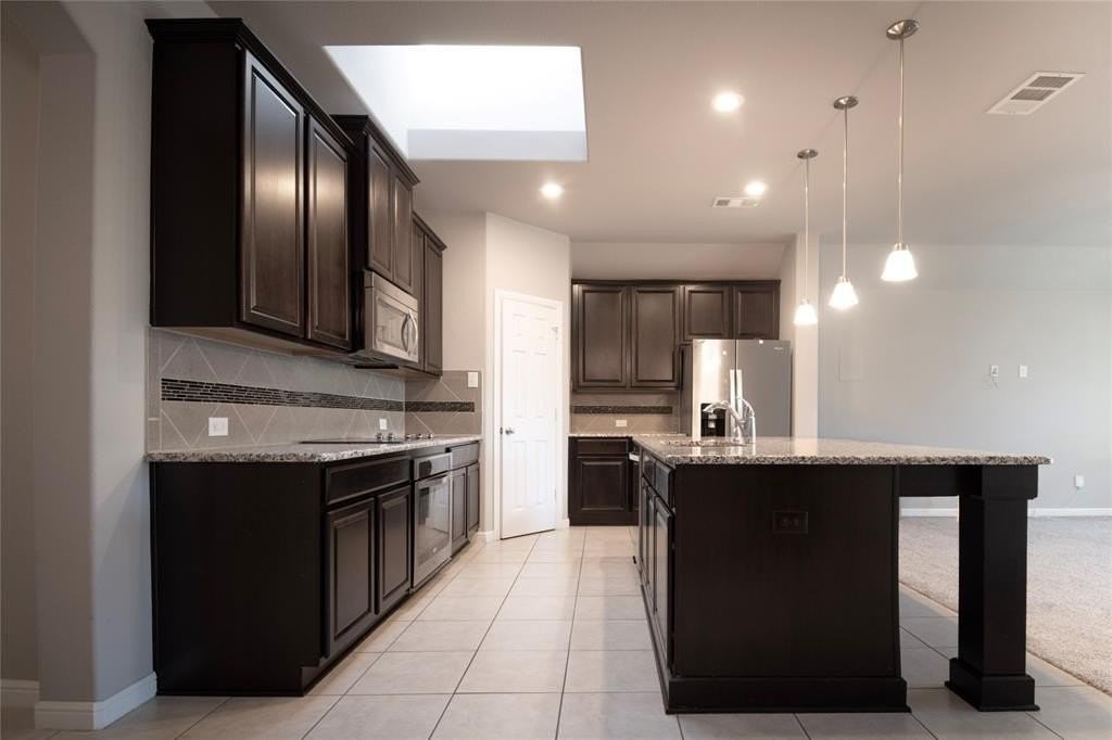 545 Braewick Dr - Photo 3 of 10