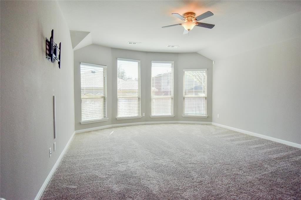 545 Braewick Dr - Photo 6 of 10