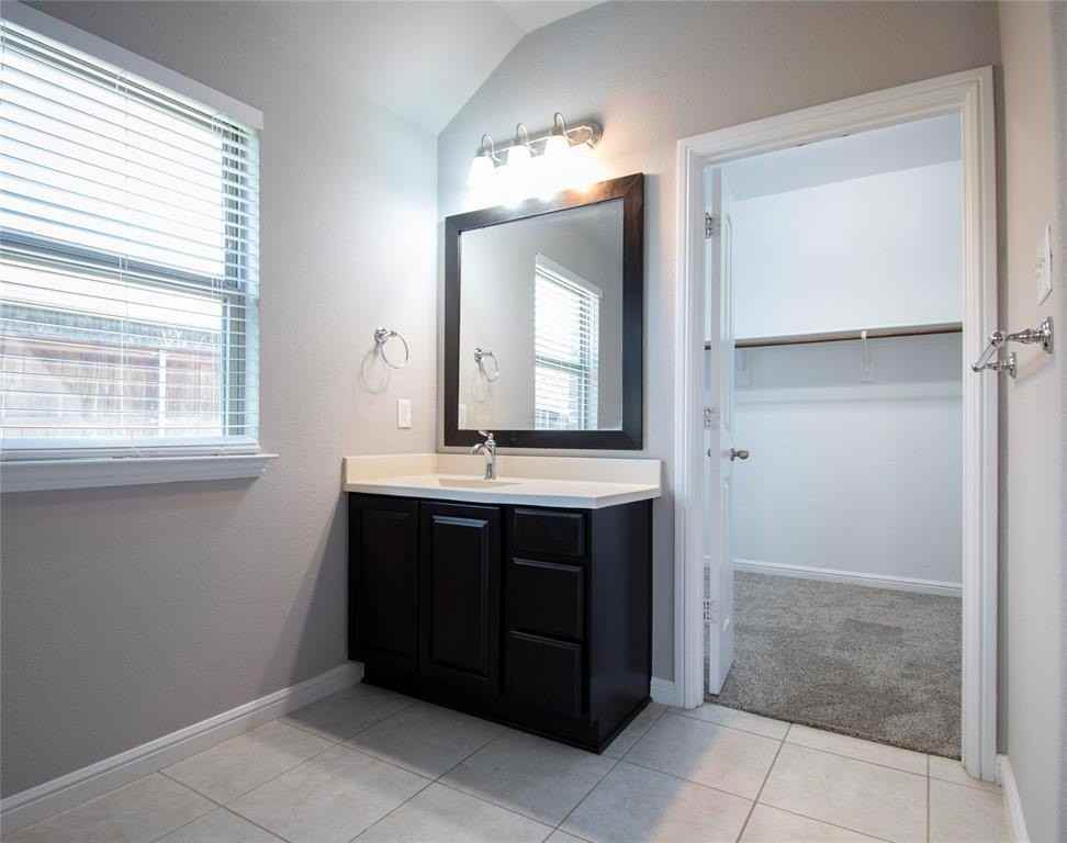 545 Braewick Dr - Photo 7 of 10