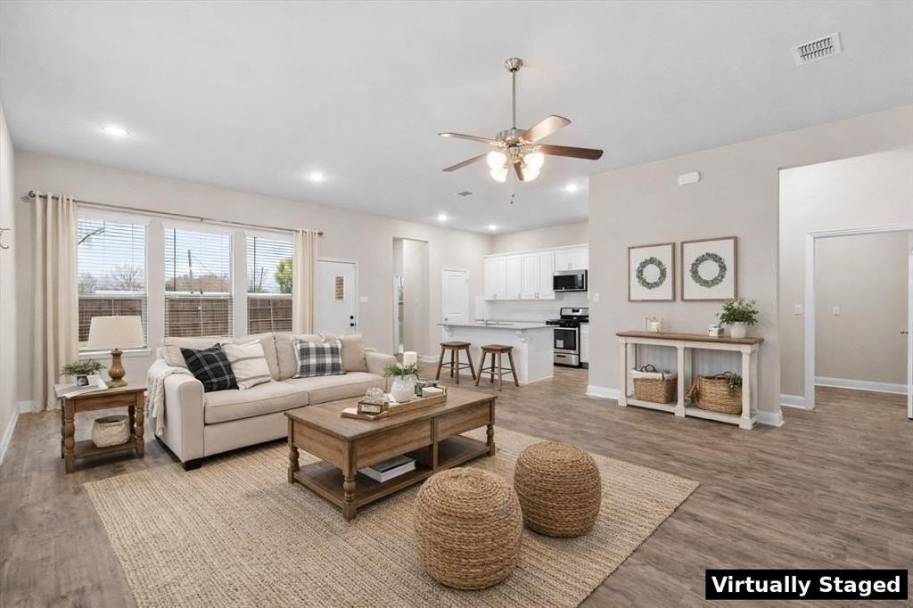 576 Spruce Trl - Photo 3 of 39