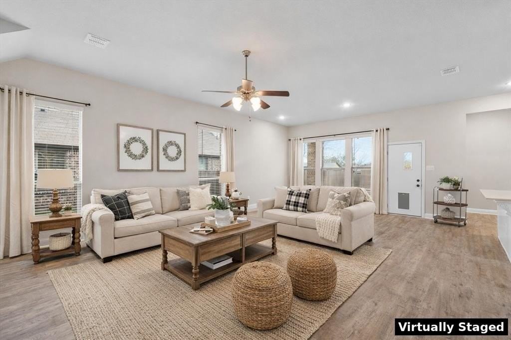 576 Spruce Trl - Photo 5 of 39