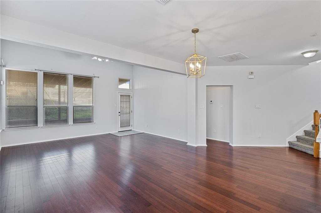 809 Slaughter Ln - Photo 6 of 29