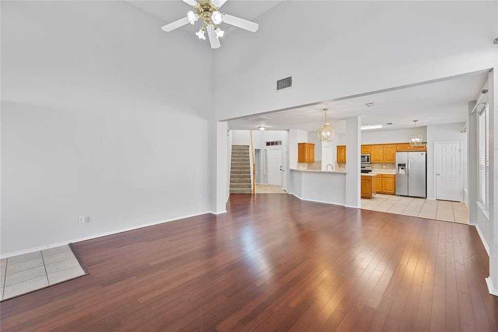 809 Slaughter Ln - Photo 7 of 29