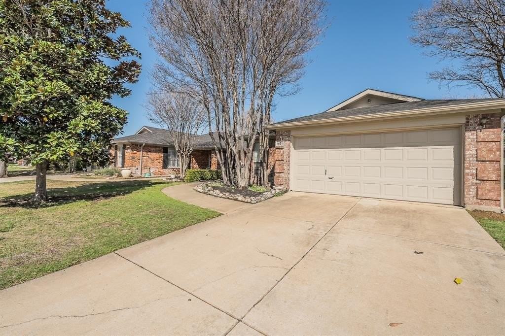 1075 Port Sullivan Dr - Photo 2 of 40