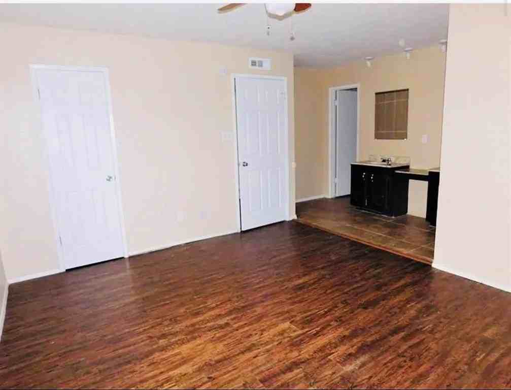 5625 Squires Dr - Photo 4 of 7